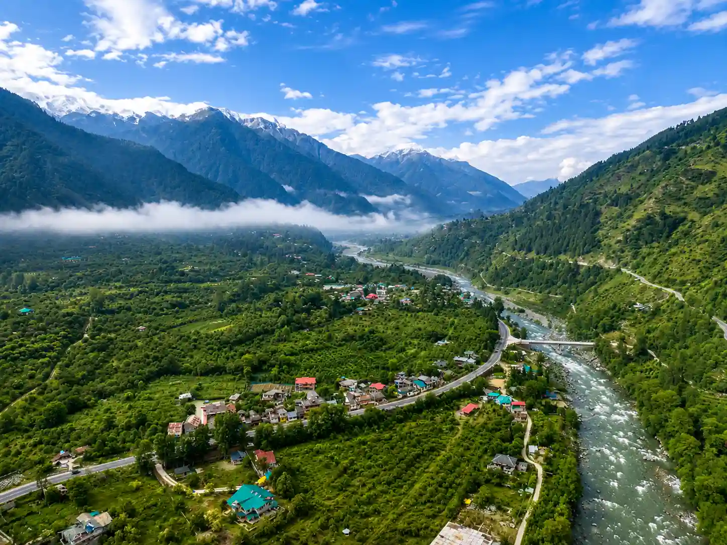 Journey to Manali: Scenic Mountain Drive